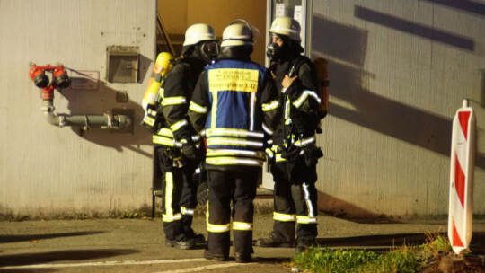 Birkenfeld: Ein Gefahrgut Alarmierung sorgt fuer einen Grosseinsatz der Feuerwehr